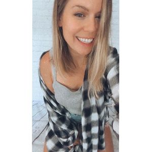 Oversized flannel button down 😍